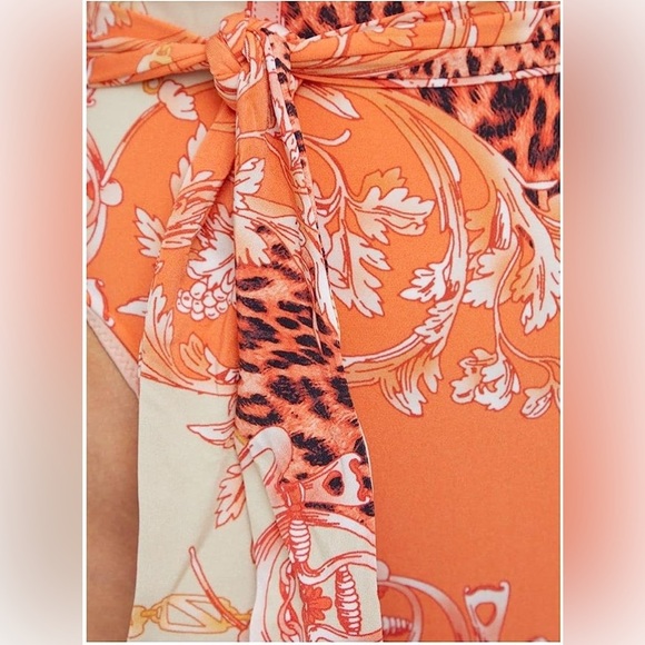 New GUESS One Piece Swimsuit SZ S - Picture 4 of 9